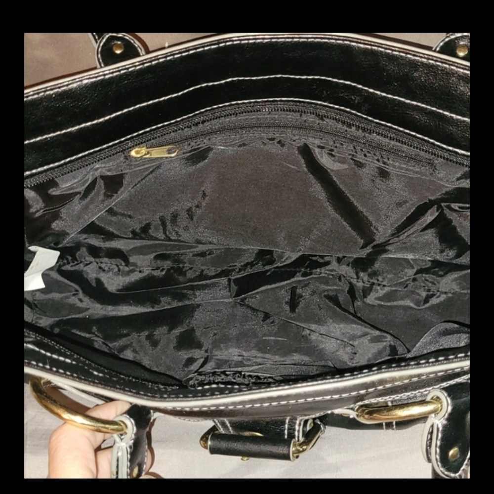 NWOT WOMENS Black Shoulder Bag or CROSSBODY with Gold Buckles Bought At Macys - Picture 3 of 3